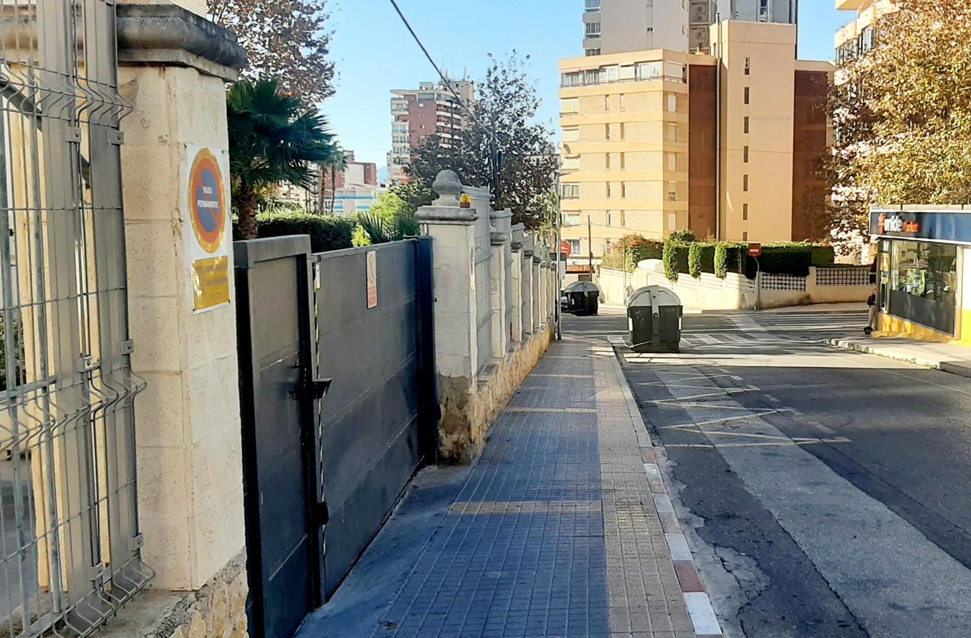Vacanza Luxury Complex- Parking , Pool Only In The Summer , Rincon De Loix Apartment Benidorm Bagian luar foto